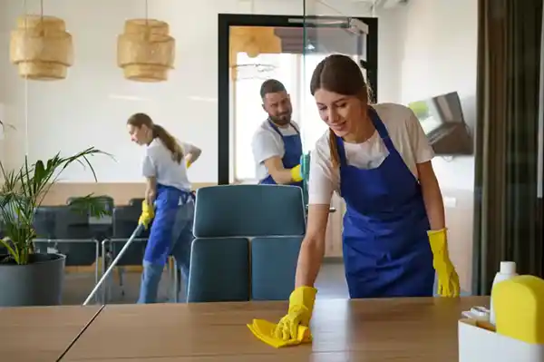 Zipag AG, Büroreinigung im Team
